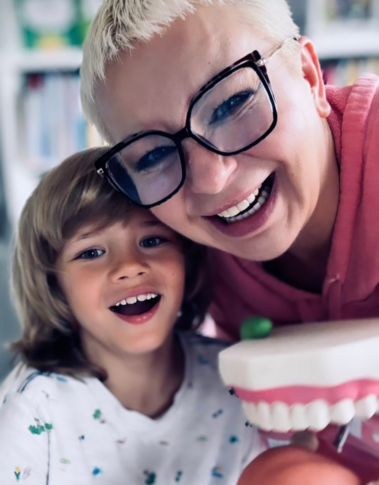 Edyta Mama Logopeda ćwiczy z synkiem